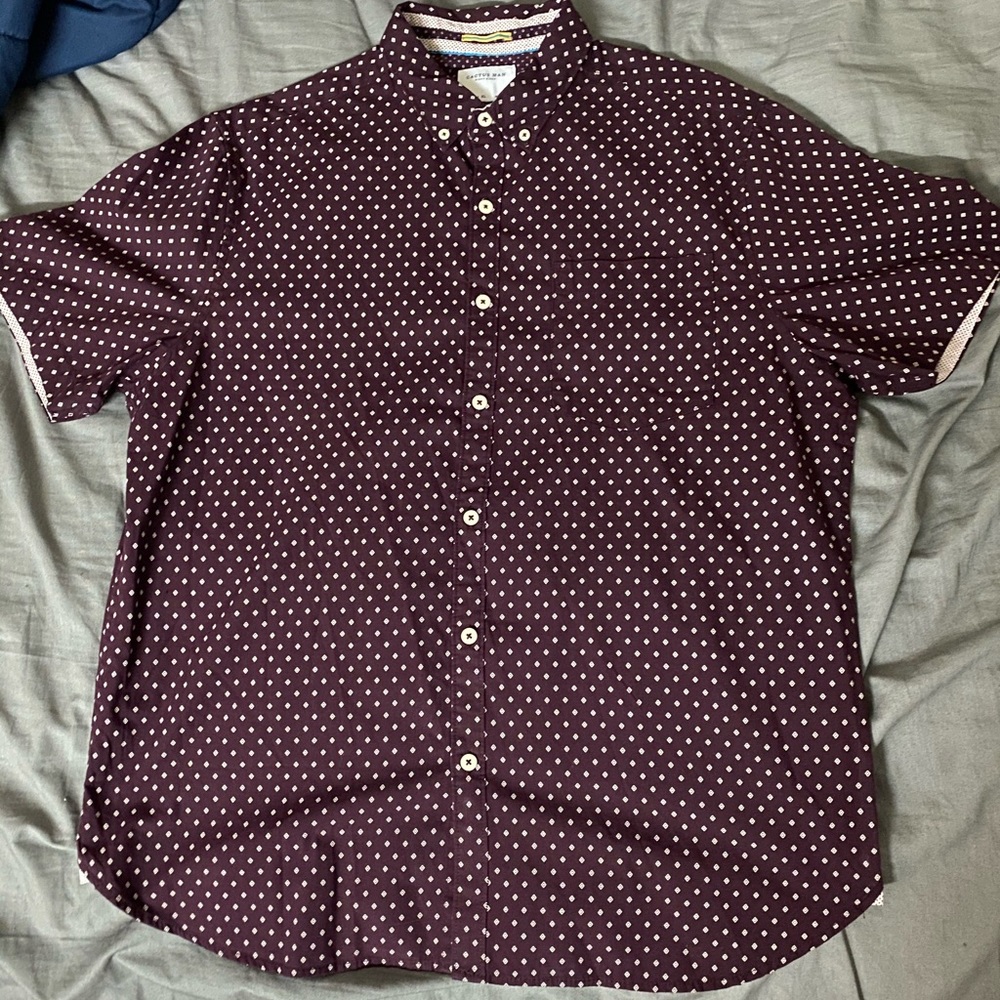 BRAND NEW Men’s slim fit button down